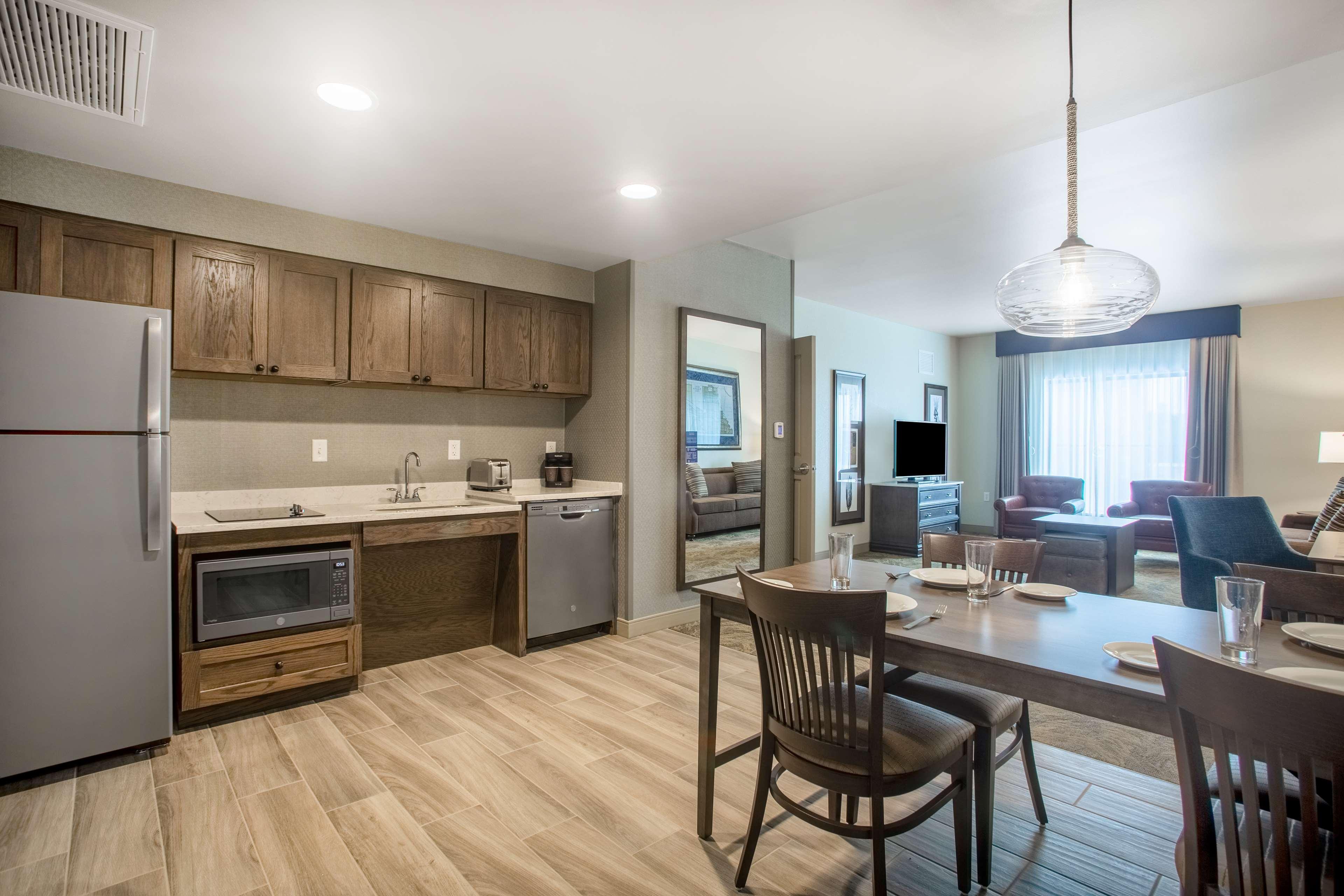 Homewood Suites By Hilton Salina/Downtown, Ks Extérieur photo