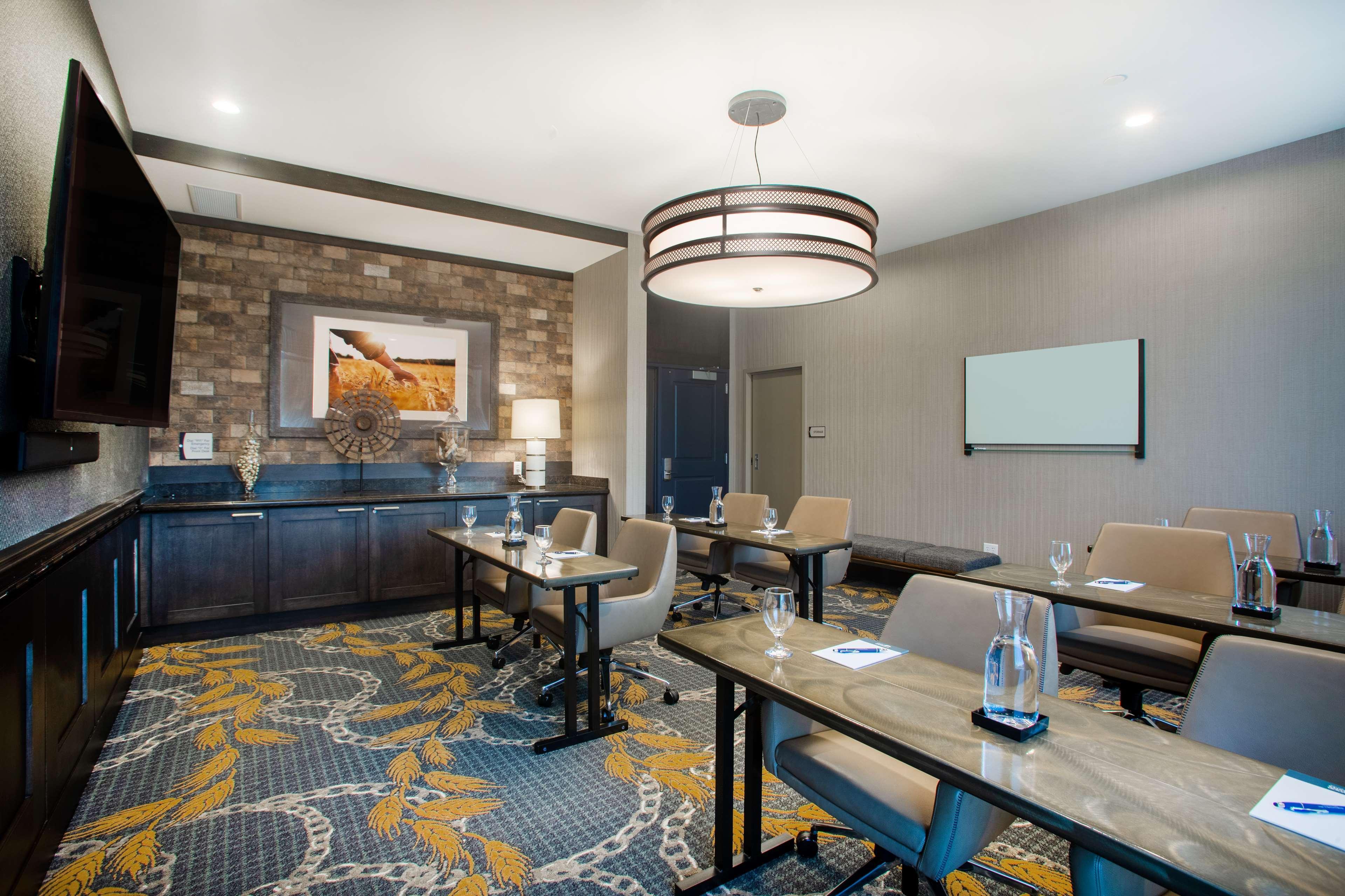 Homewood Suites By Hilton Salina/Downtown, Ks Extérieur photo