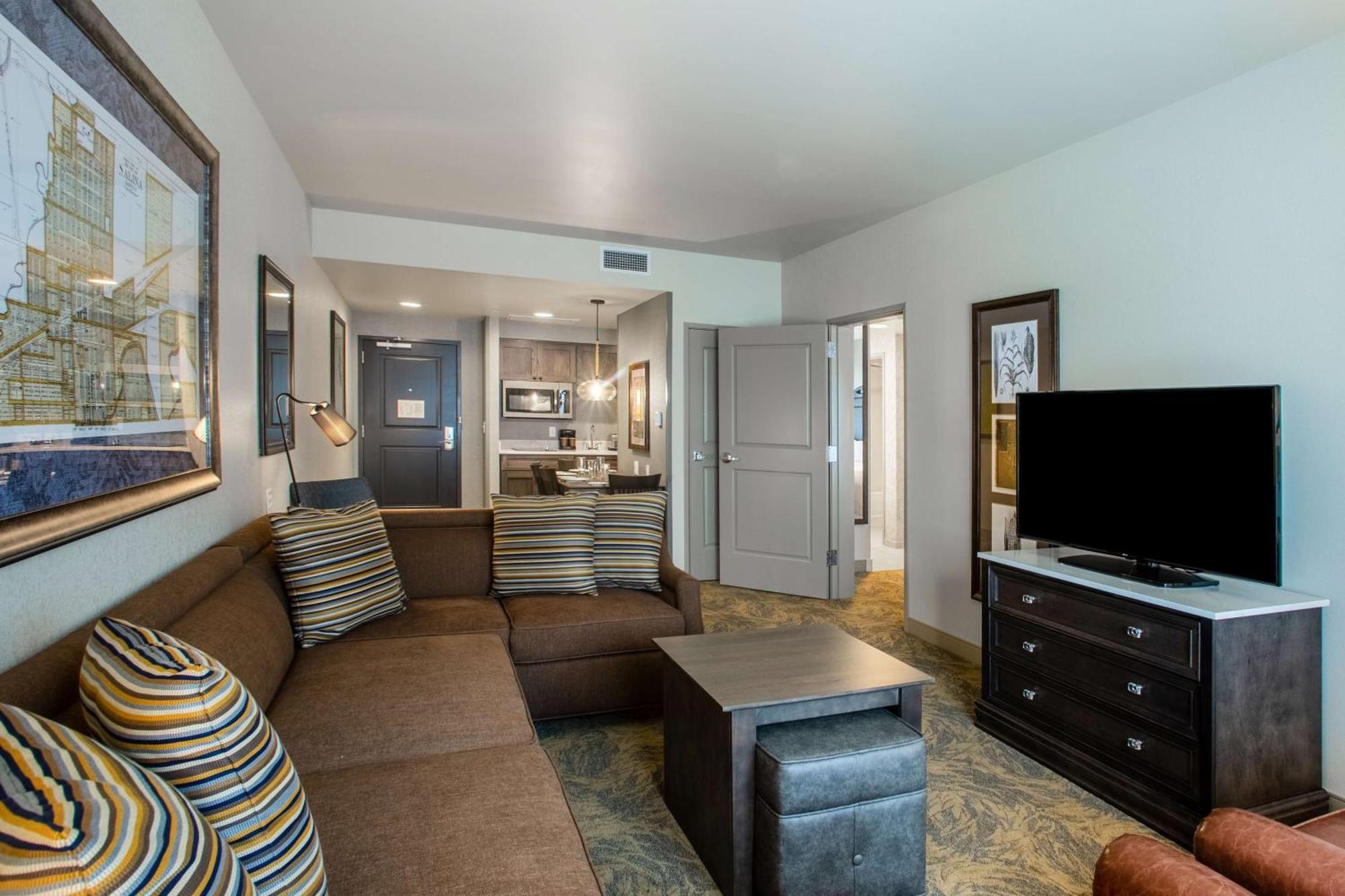 Homewood Suites By Hilton Salina/Downtown, Ks Extérieur photo