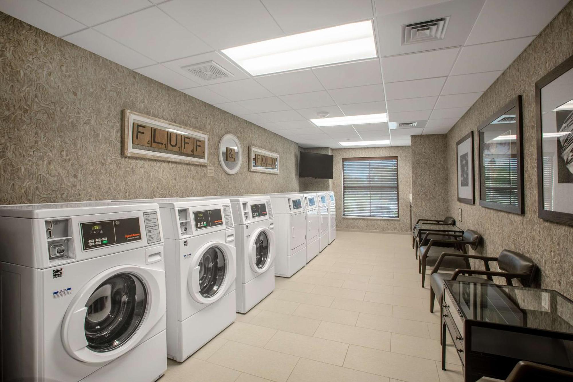 Homewood Suites By Hilton Salina/Downtown, Ks Extérieur photo